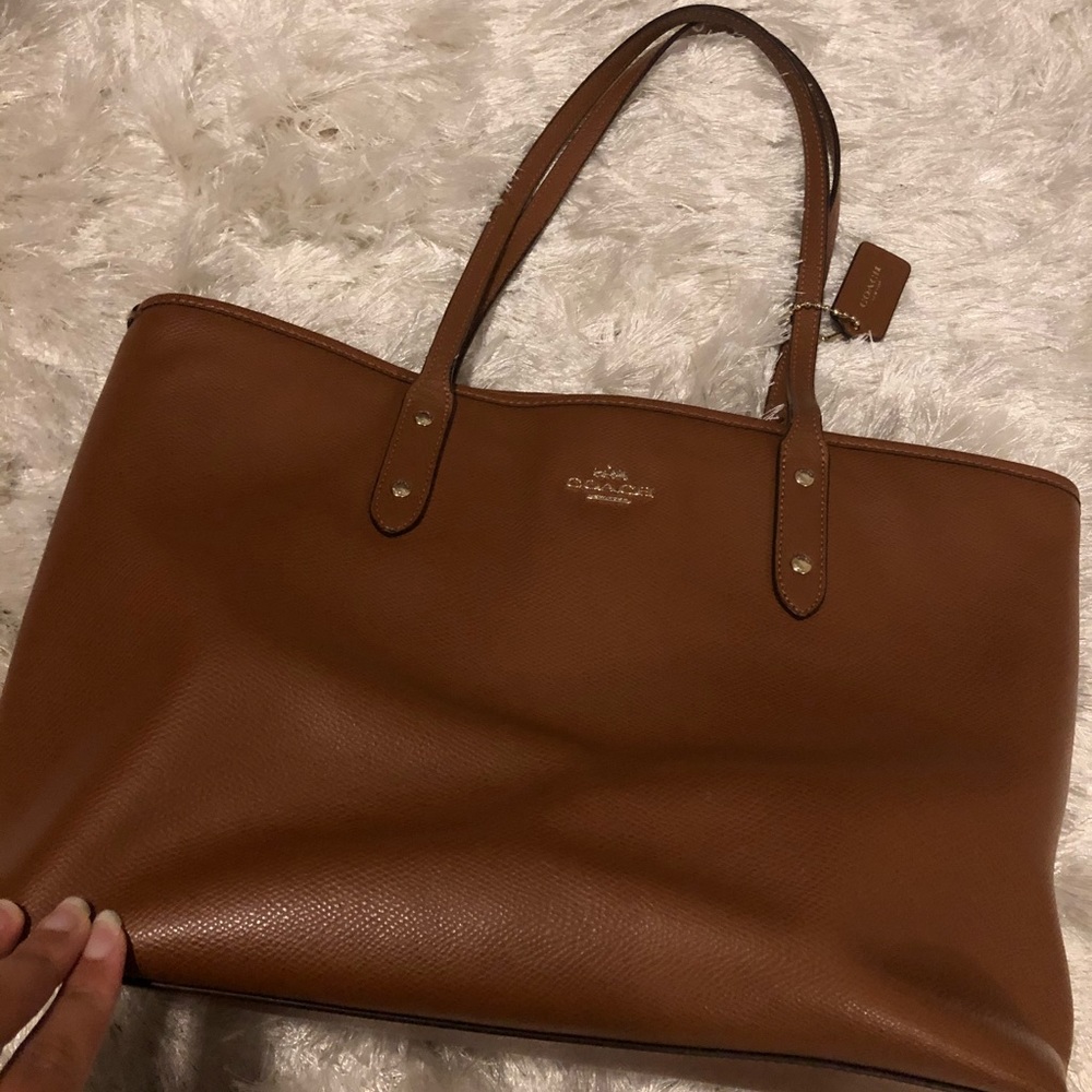 Classic tan Coach tote